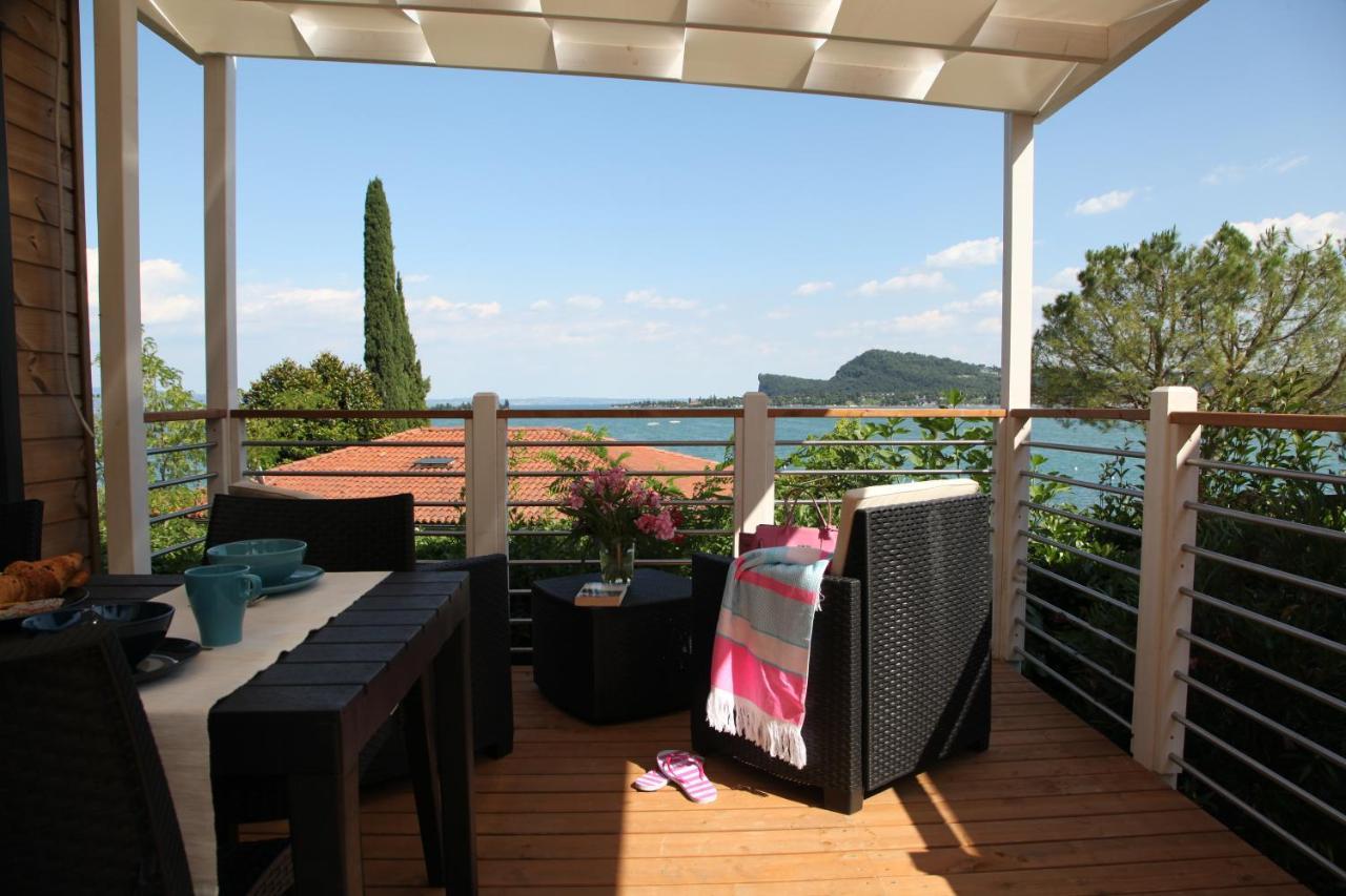 Campeggio Europa Silvella ซานเฟลีเช เดล เบนาโก ภายนอก รูปภาพ A balcony
