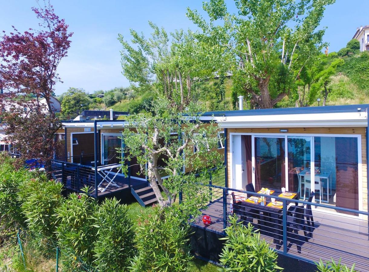 Campeggio Europa Silvella ซานเฟลีเช เดล เบนาโก ภายนอก รูปภาพ Mobile homes in the Netherlands