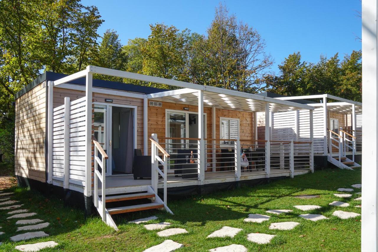 Campeggio Europa Silvella ซานเฟลีเช เดล เบนาโก ภายนอก รูปภาพ Mobile homes in a campsite