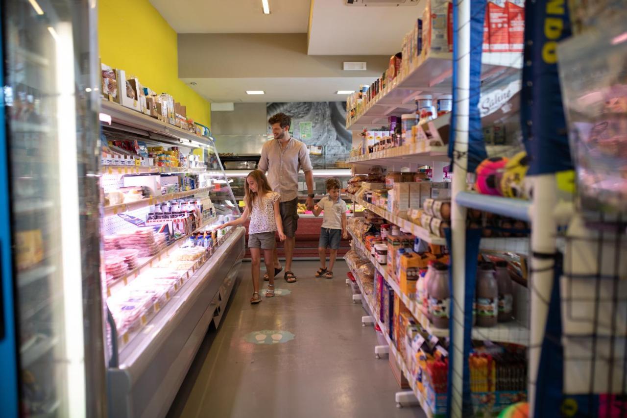 Campeggio Europa Silvella ซานเฟลีเช เดล เบนาโก ภายนอก รูปภาพ A supermarket in the Netherlands