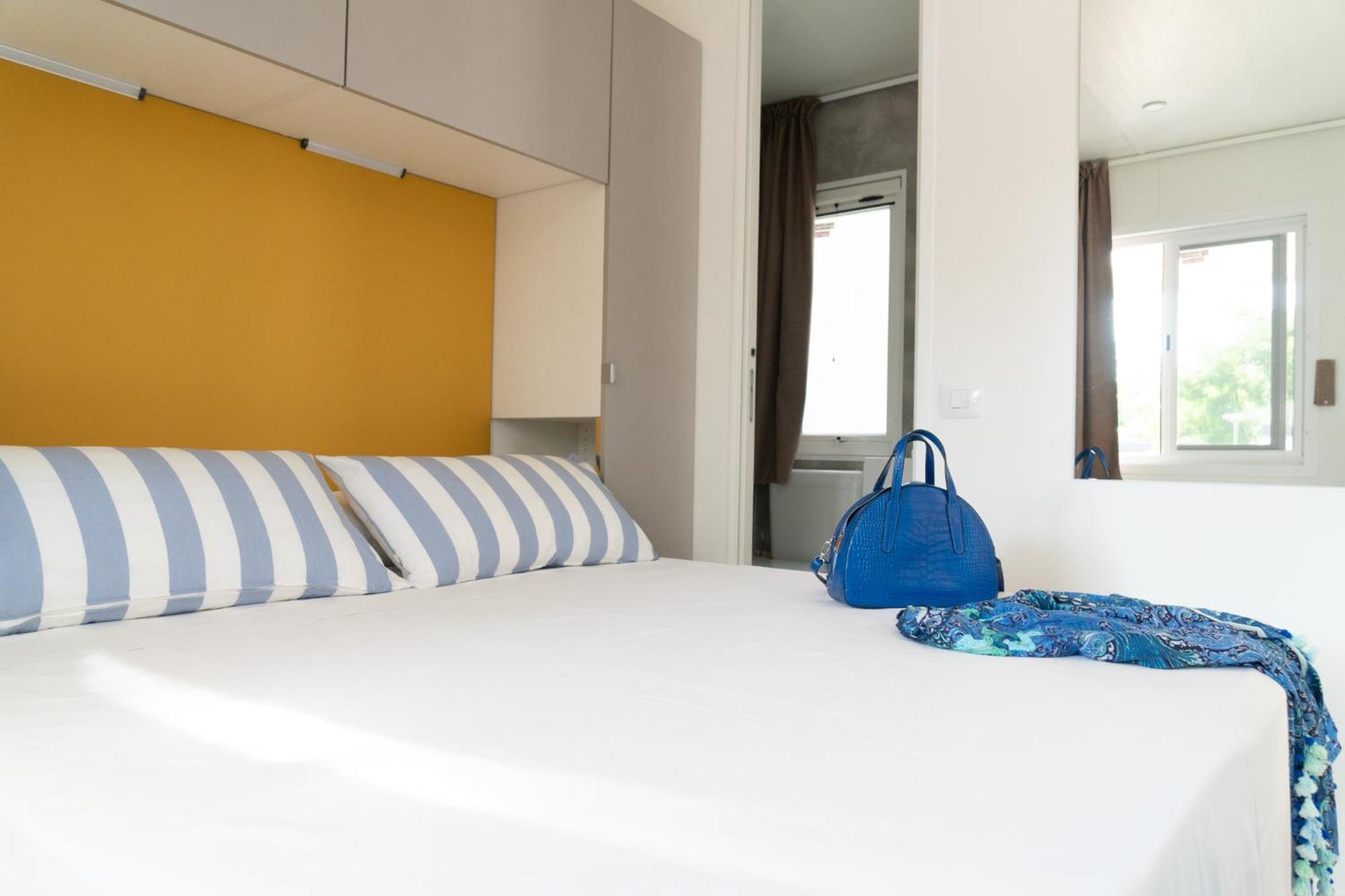 Campeggio Europa Silvella ซานเฟลีเช เดล เบนาโก ภายนอก รูปภาพ A bedroom in a mobile home