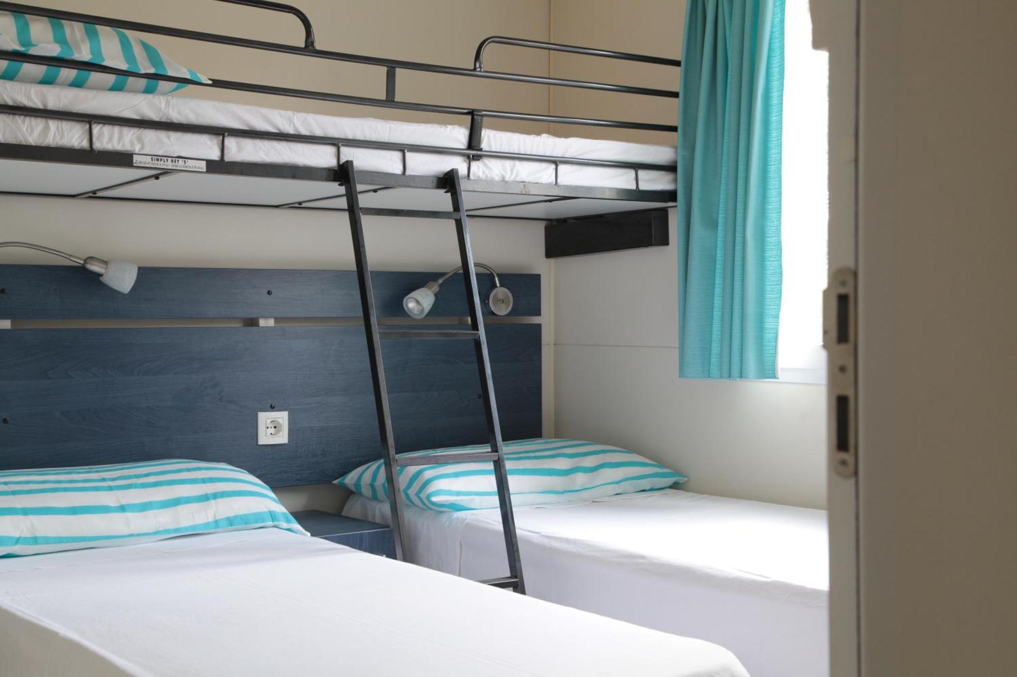 Campeggio Europa Silvella ซานเฟลีเช เดล เบนาโก ภายนอก รูปภาพ A typical room at a campsite
