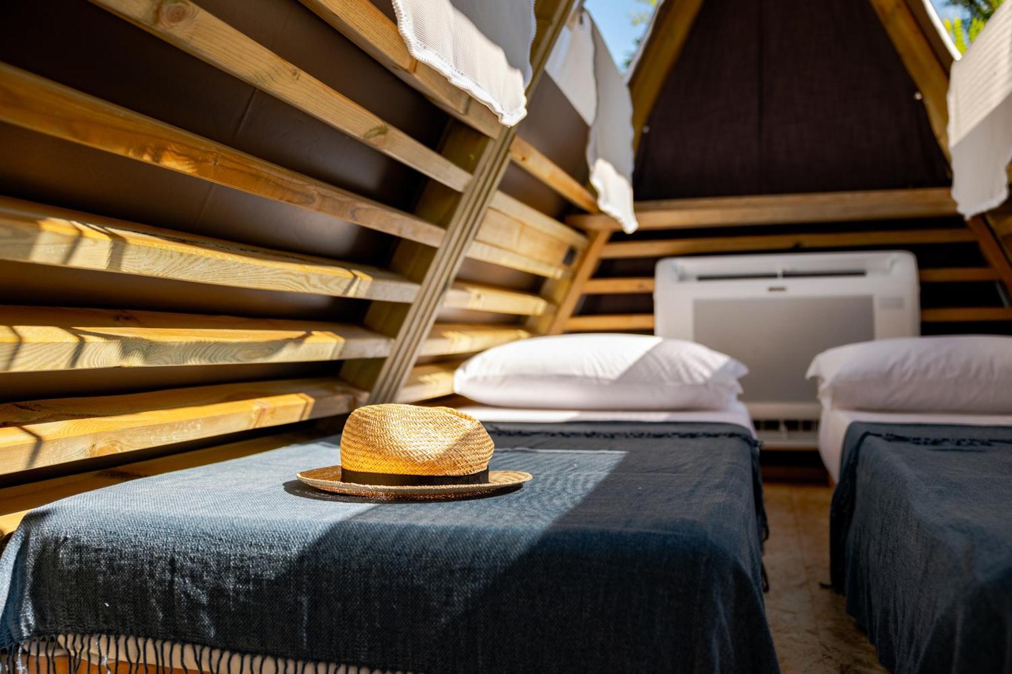 Campeggio Europa Silvella ซานเฟลีเช เดล เบนาโก ภายนอก รูปภาพ Interior of a tent