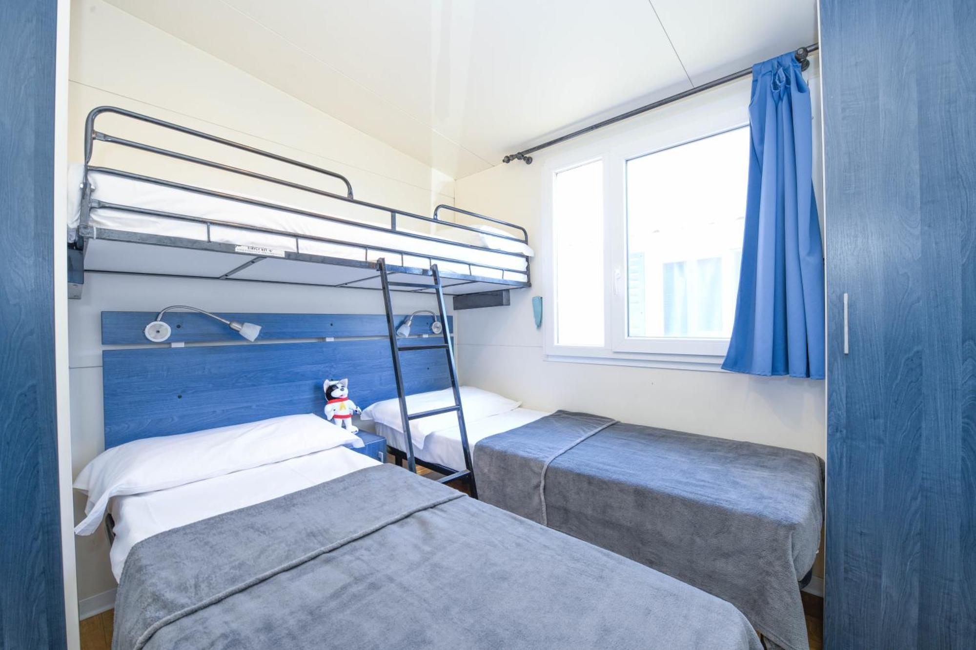 Campeggio Europa Silvella ซานเฟลีเช เดล เบนาโก ภายนอก รูปภาพ A typical bedroom in a mobile home