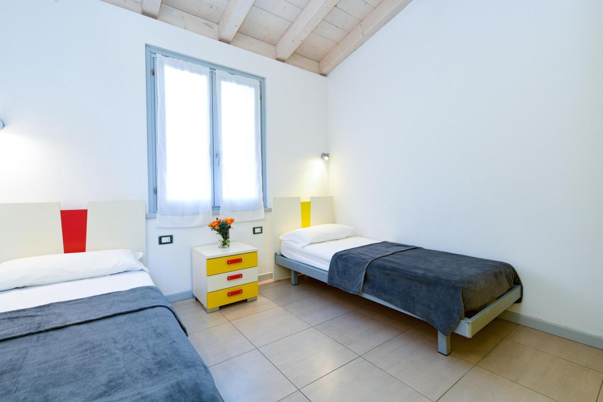 Campeggio Europa Silvella ซานเฟลีเช เดล เบนาโก ภายนอก รูปภาพ A typical room at the hotel