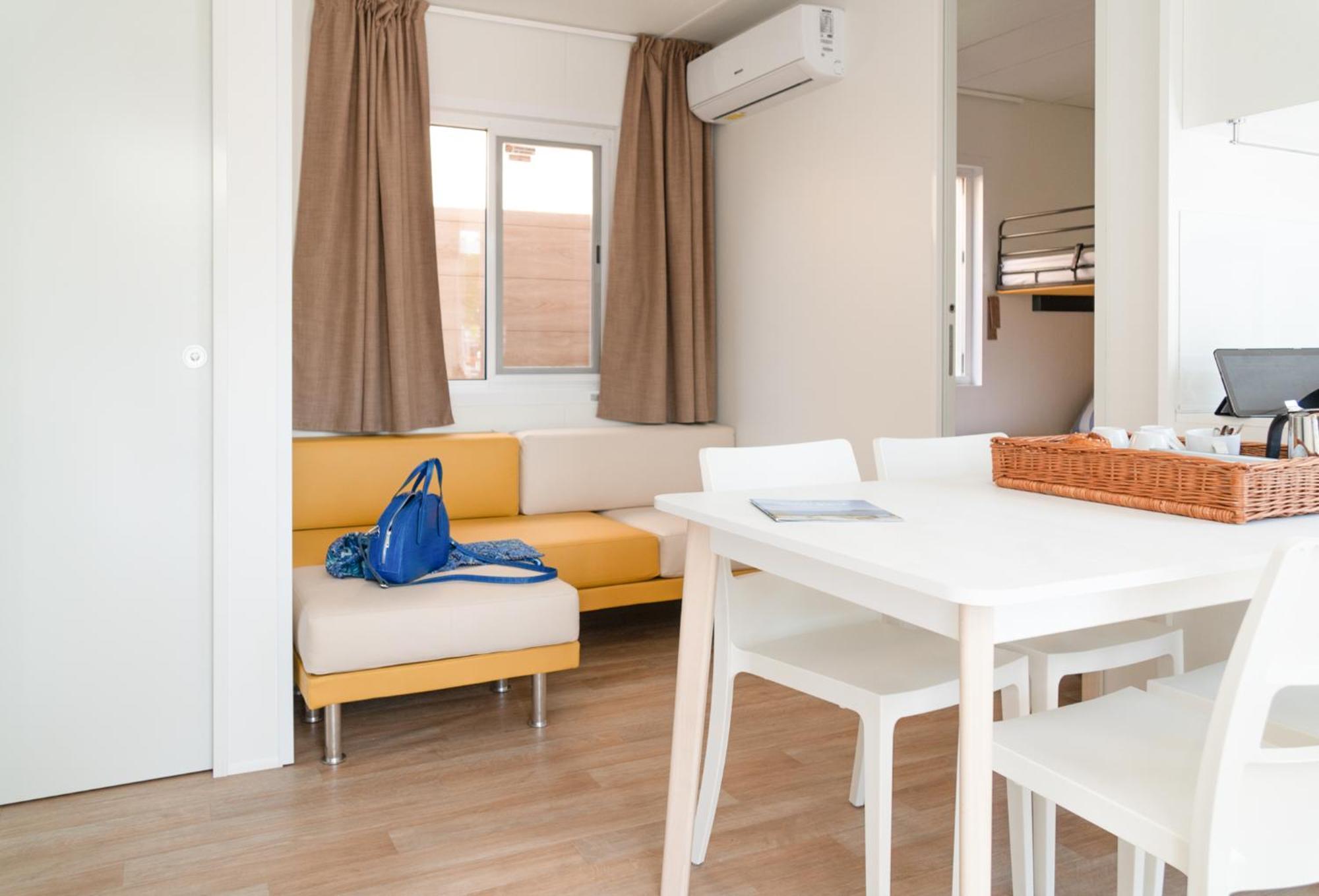 Campeggio Europa Silvella ซานเฟลีเช เดล เบนาโก ภายนอก รูปภาพ A typical studio apartment