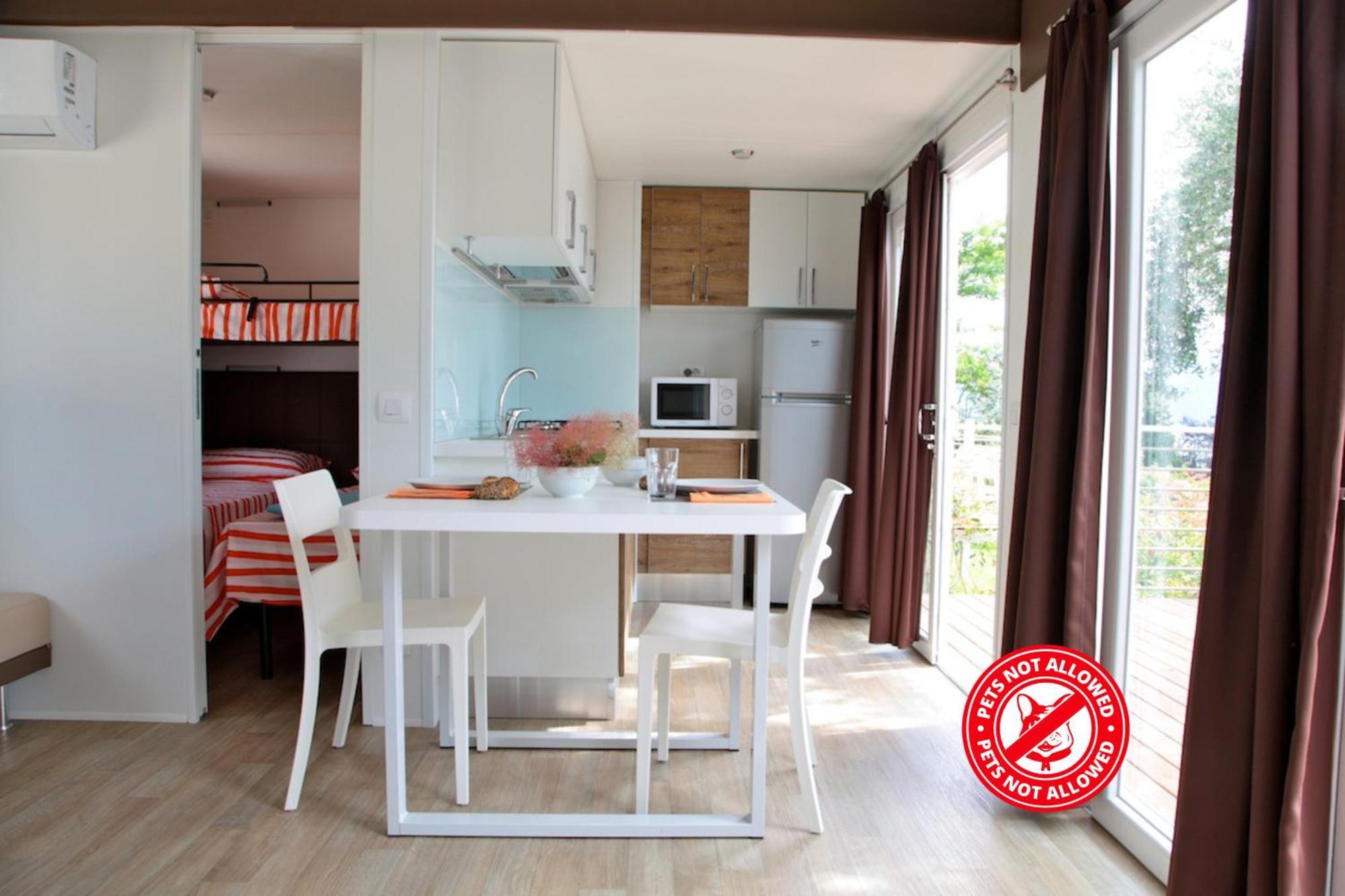 Campeggio Europa Silvella ซานเฟลีเช เดล เบนาโก ภายนอก รูปภาพ Mobile home interior