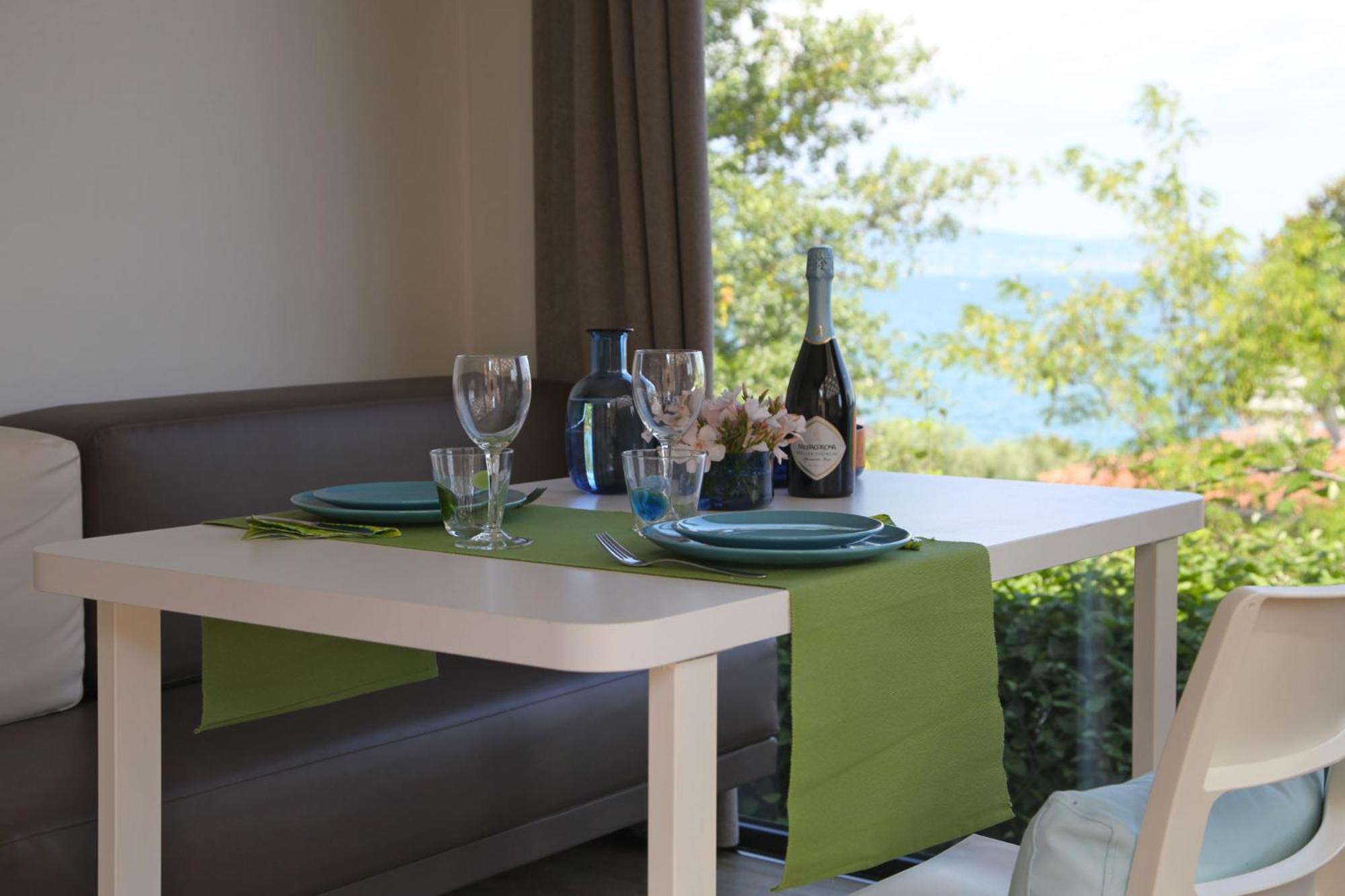 Campeggio Europa Silvella ซานเฟลีเช เดล เบนาโก ภายนอก รูปภาพ A table runner